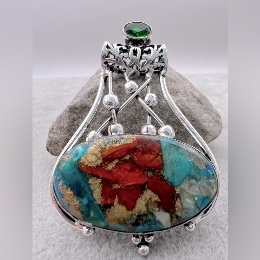 OYSTER TURQUOISE/GREEN QUARTZ PENDANT